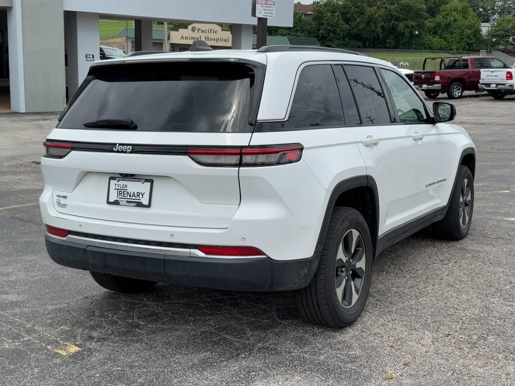 Jeep Grand Cherokee 4xe Vehicle Full-screen Gallery Image 04