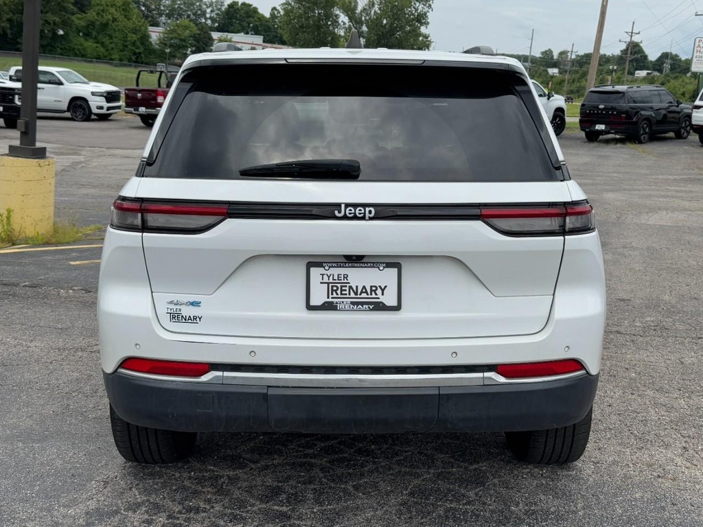 Jeep Grand Cherokee 4xe Vehicle Full-screen Gallery Image 05