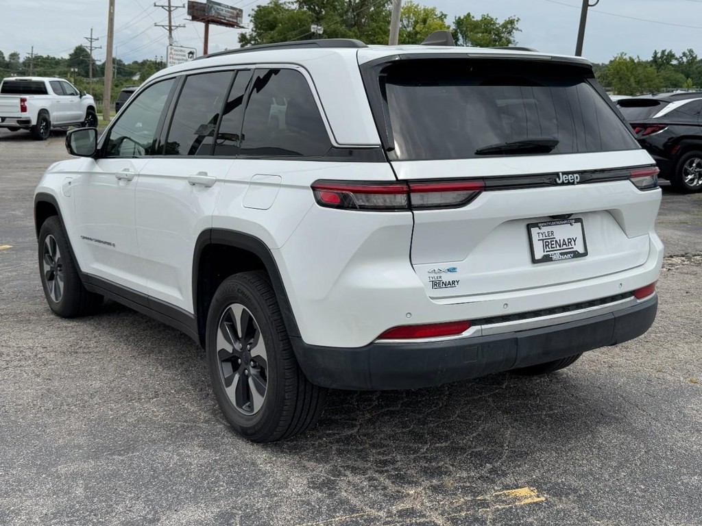 Jeep Grand Cherokee 4xe Vehicle Full-screen Gallery Image 07