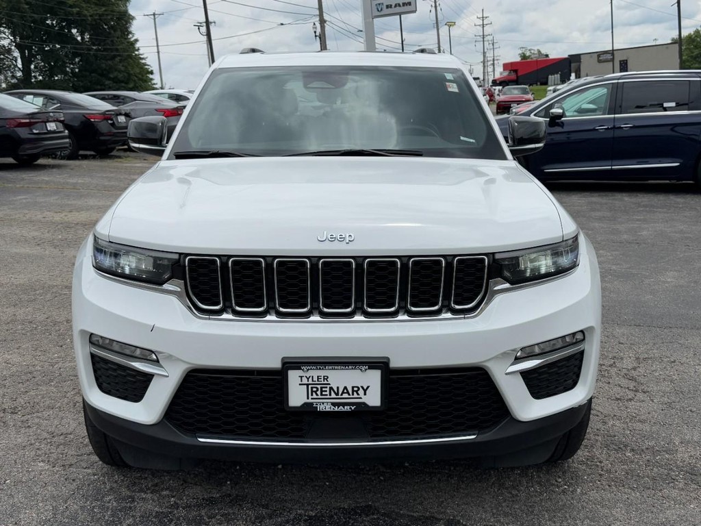 Jeep Grand Cherokee 4xe Vehicle Full-screen Gallery Image 11