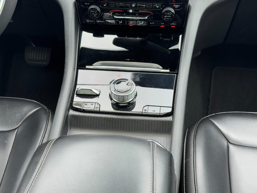 Jeep Grand Cherokee 4xe Vehicle Full-screen Gallery Image 16