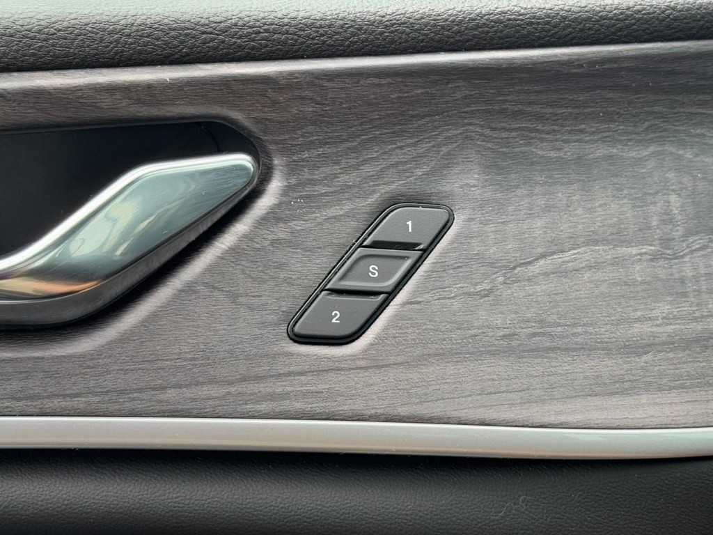 Jeep Grand Cherokee 4xe Vehicle Full-screen Gallery Image 18