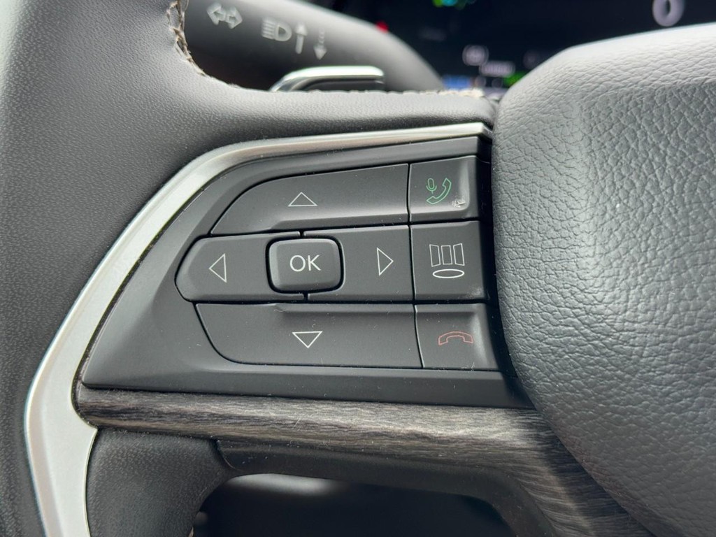 Jeep Grand Cherokee 4xe Vehicle Full-screen Gallery Image 19