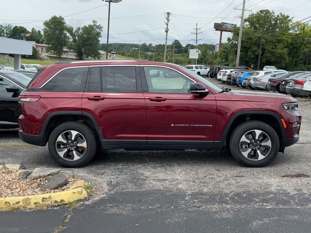Jeep Grand Cherokee 4xe Vehicle Full-screen Gallery Image 02