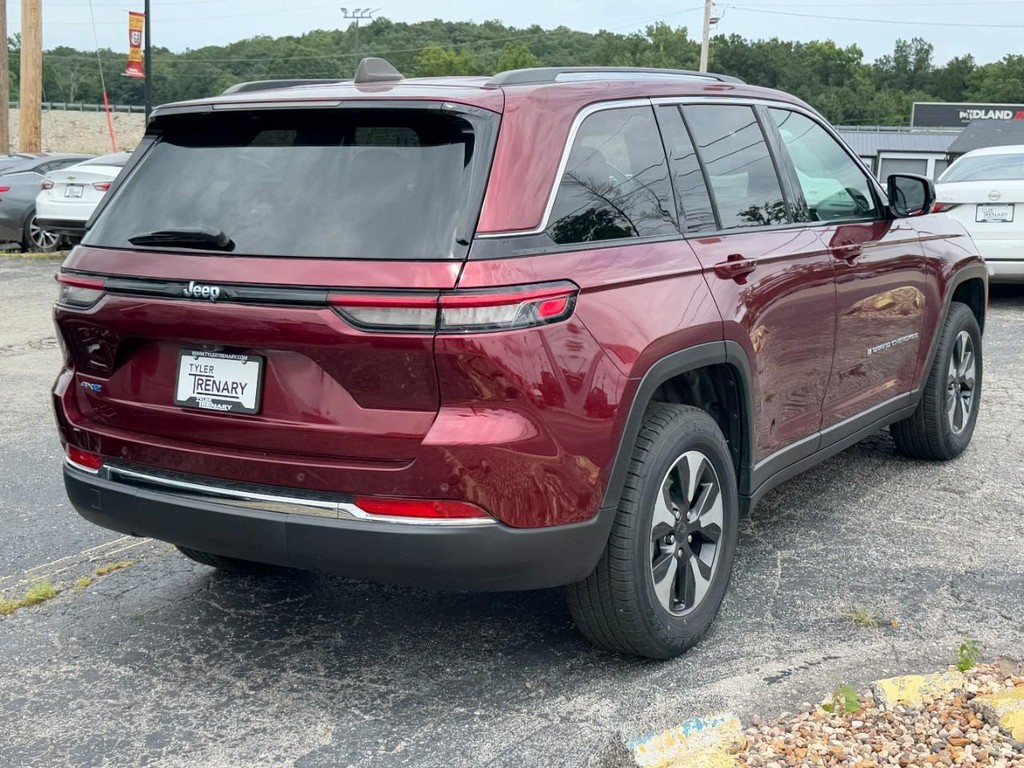 Jeep Grand Cherokee 4xe Vehicle Full-screen Gallery Image 04