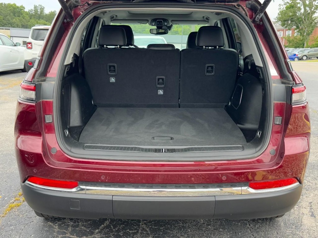 Jeep Grand Cherokee 4xe Vehicle Full-screen Gallery Image 06