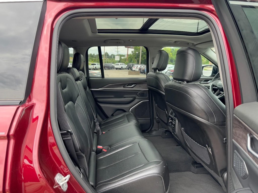 Jeep Grand Cherokee 4xe Vehicle Full-screen Gallery Image 12
