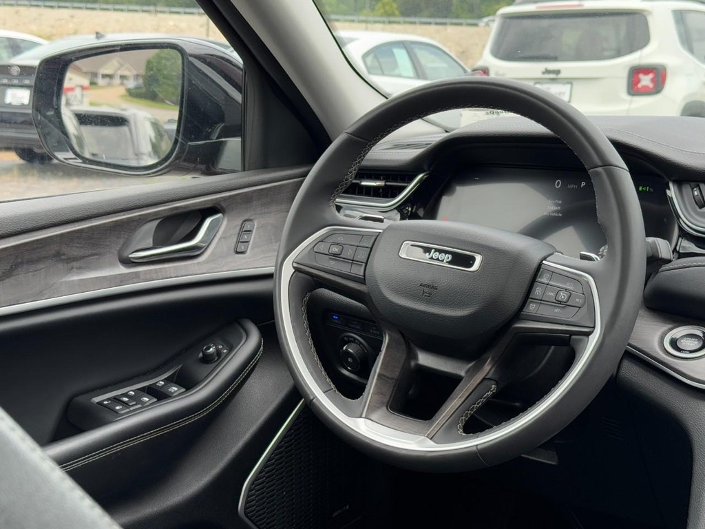 Jeep Grand Cherokee 4xe Vehicle Full-screen Gallery Image 14