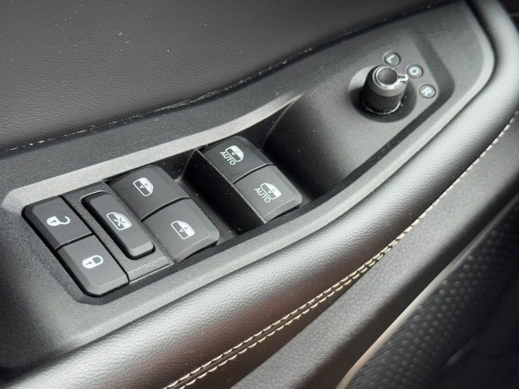Jeep Grand Cherokee 4xe Vehicle Full-screen Gallery Image 25