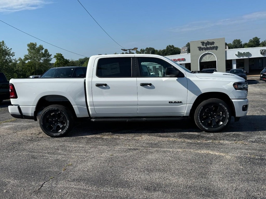 Ram 1500 Vehicle Full-screen Gallery Image 02