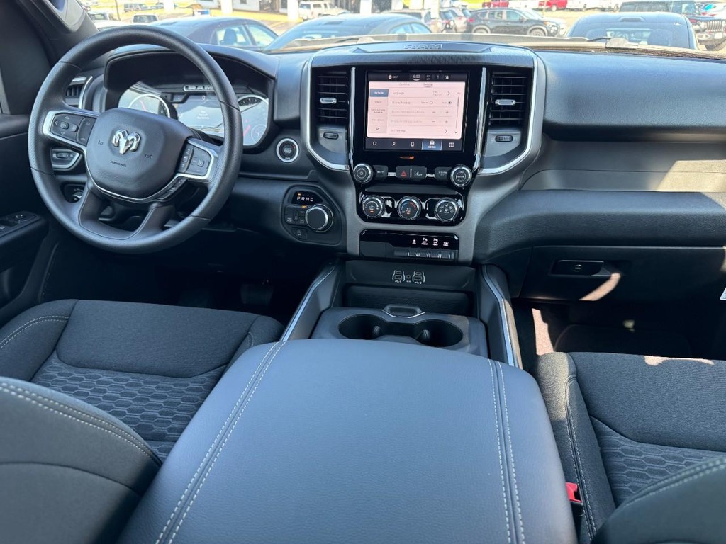 Ram 1500 Vehicle Full-screen Gallery Image 07