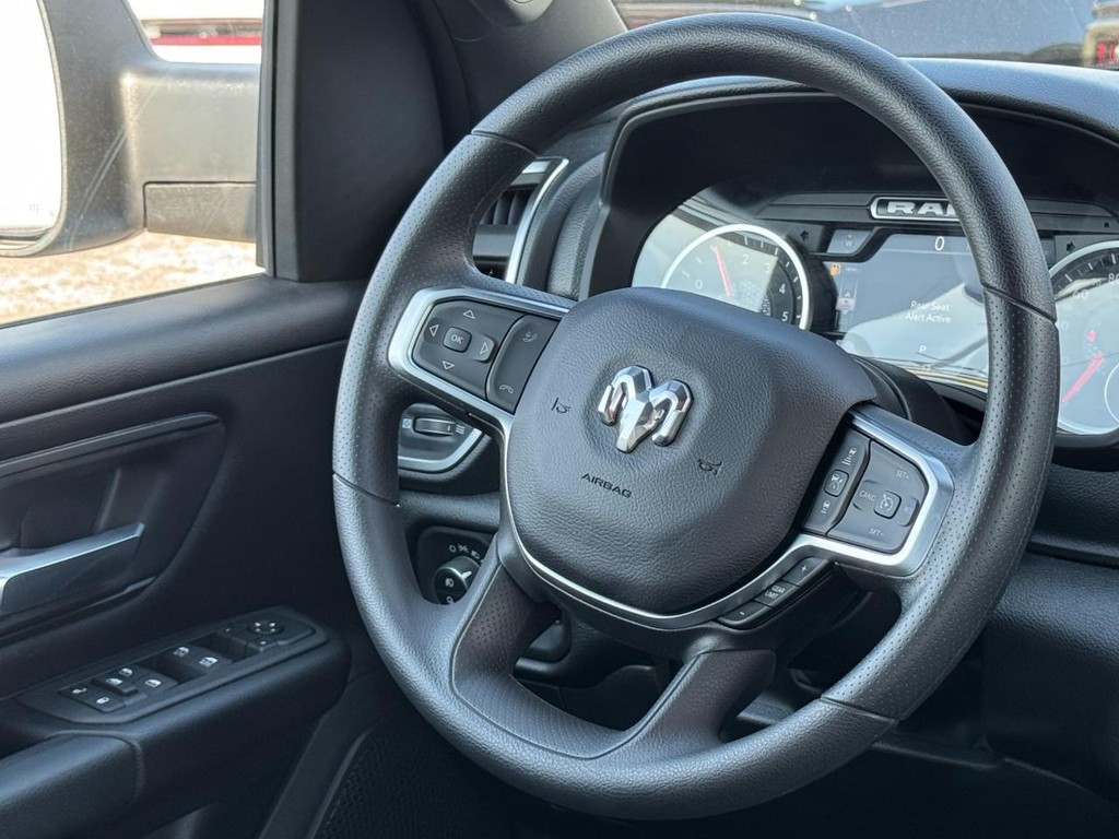Ram 1500 Vehicle Full-screen Gallery Image 09
