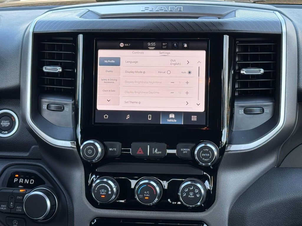 Ram 1500 Vehicle Full-screen Gallery Image 10