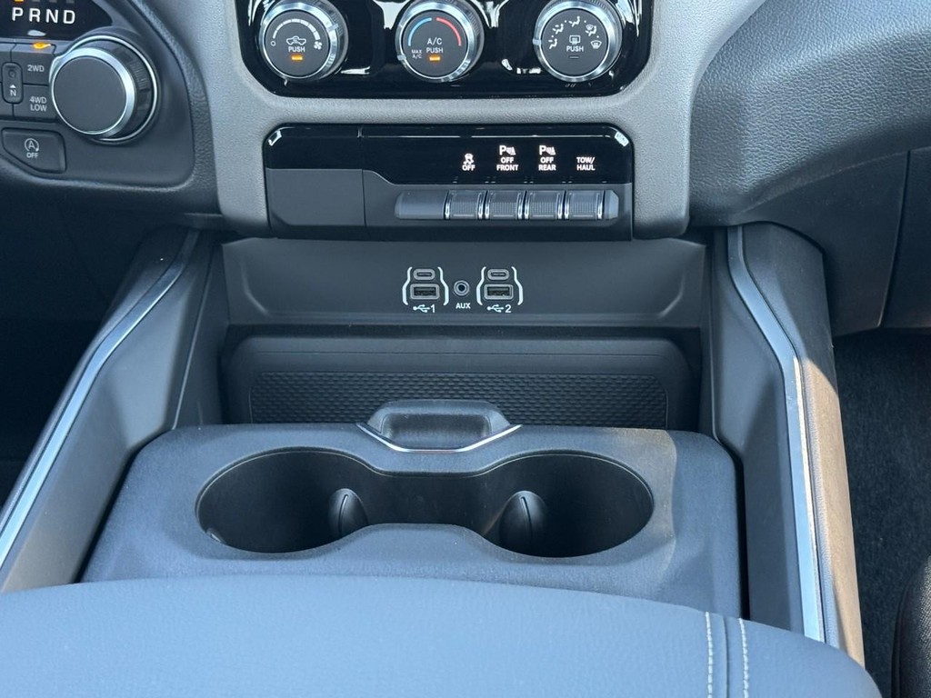 Ram 1500 Vehicle Full-screen Gallery Image 11