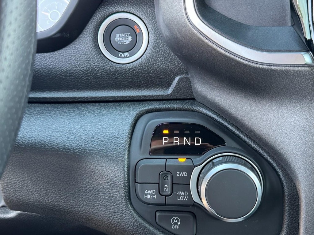 Ram 1500 Vehicle Full-screen Gallery Image 14