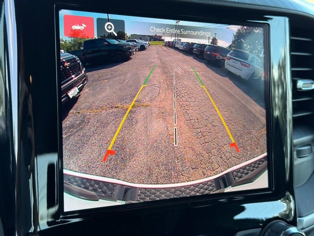 Ram 1500 Vehicle Full-screen Gallery Image 16