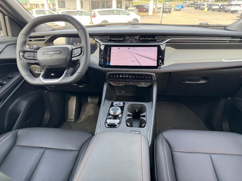 Jeep Cherokee Vehicle Full-screen Gallery Image 07
