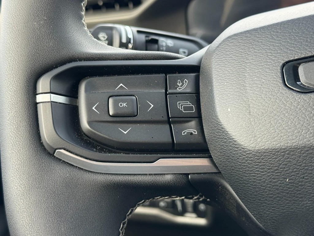 Jeep Cherokee Vehicle Full-screen Gallery Image 12