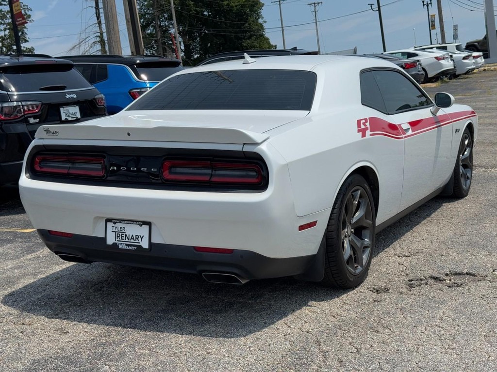 Dodge Challenger Vehicle Full-screen Gallery Image 04