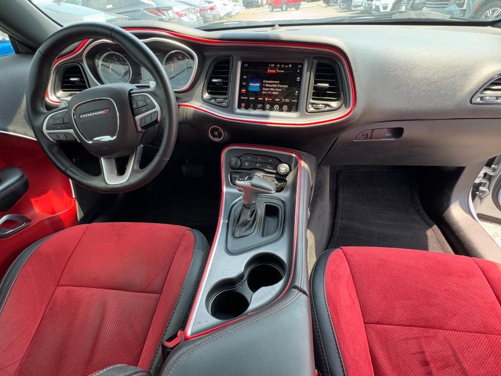 Dodge Challenger Vehicle Full-screen Gallery Image 14