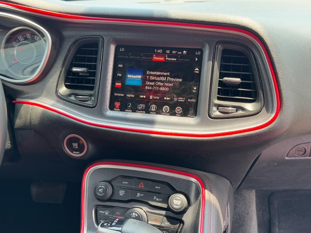 Dodge Challenger Vehicle Full-screen Gallery Image 16