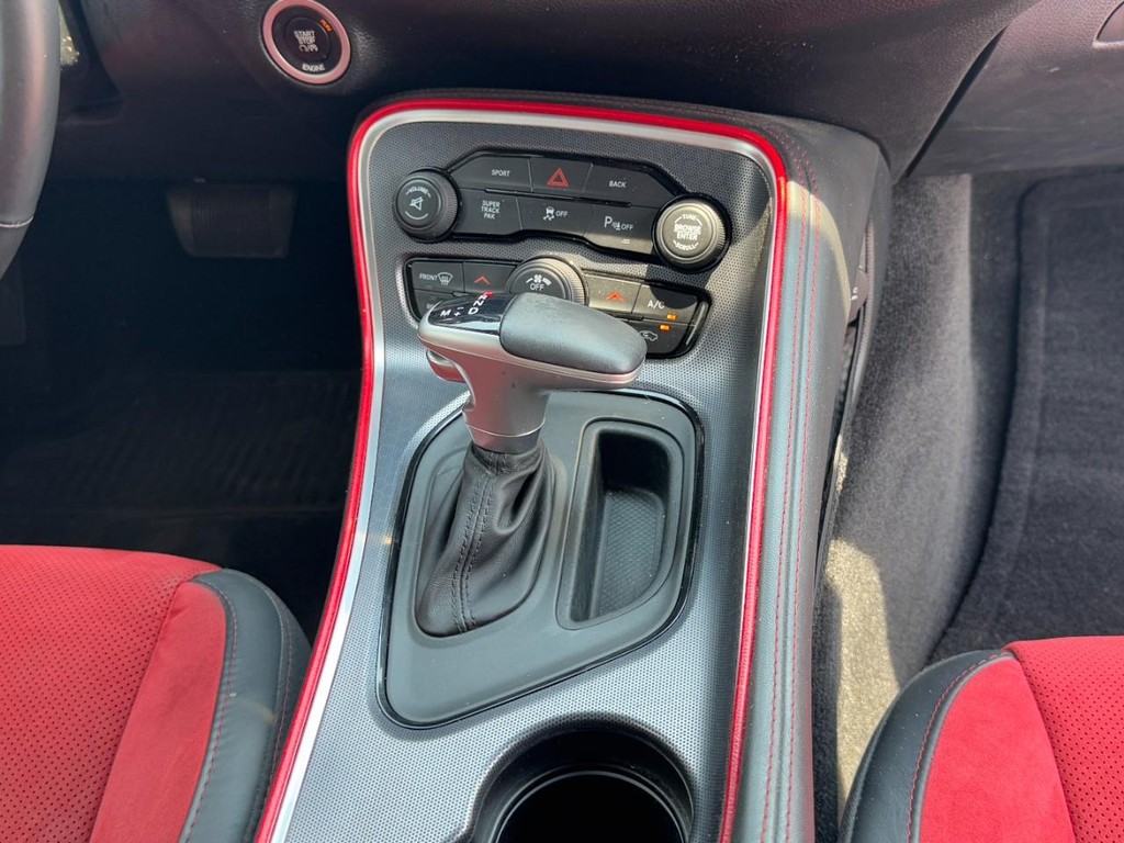 Dodge Challenger Vehicle Full-screen Gallery Image 17