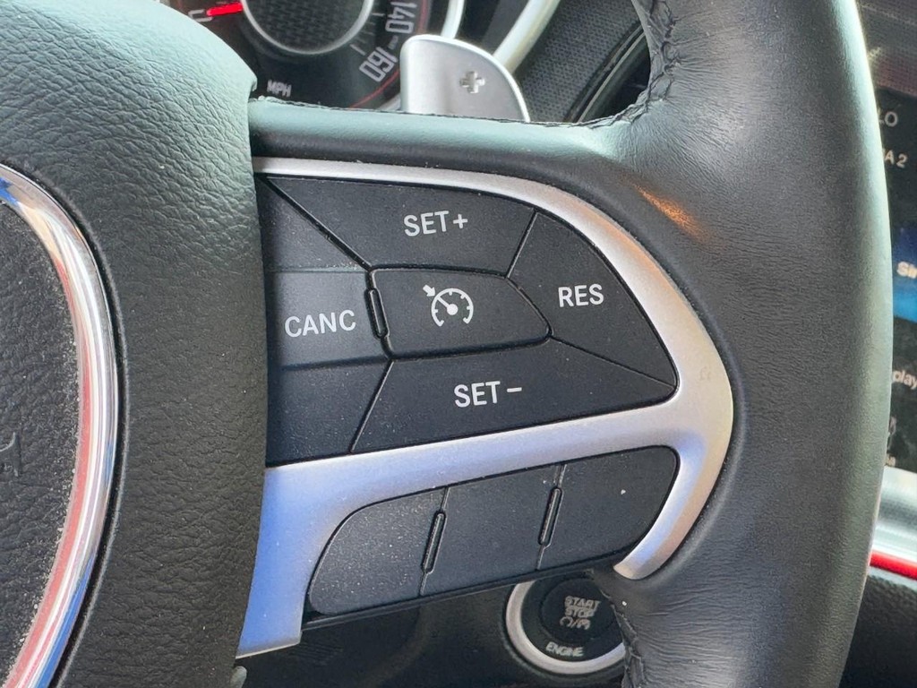 Dodge Challenger Vehicle Full-screen Gallery Image 20