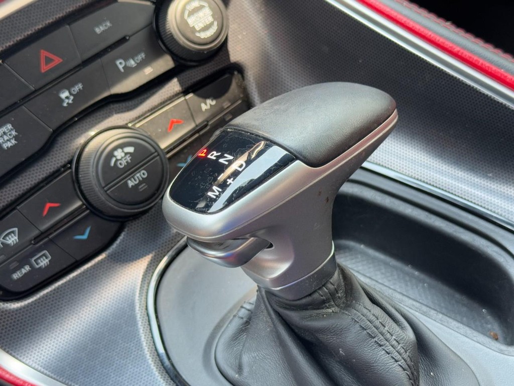 Dodge Challenger Vehicle Full-screen Gallery Image 22