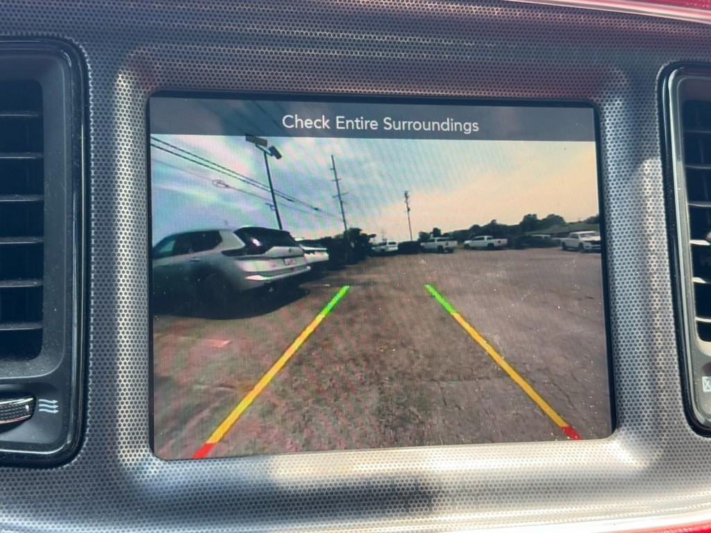 Dodge Challenger Vehicle Full-screen Gallery Image 25