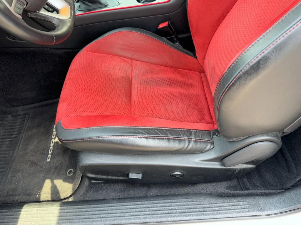 Dodge Challenger Vehicle Full-screen Gallery Image 27