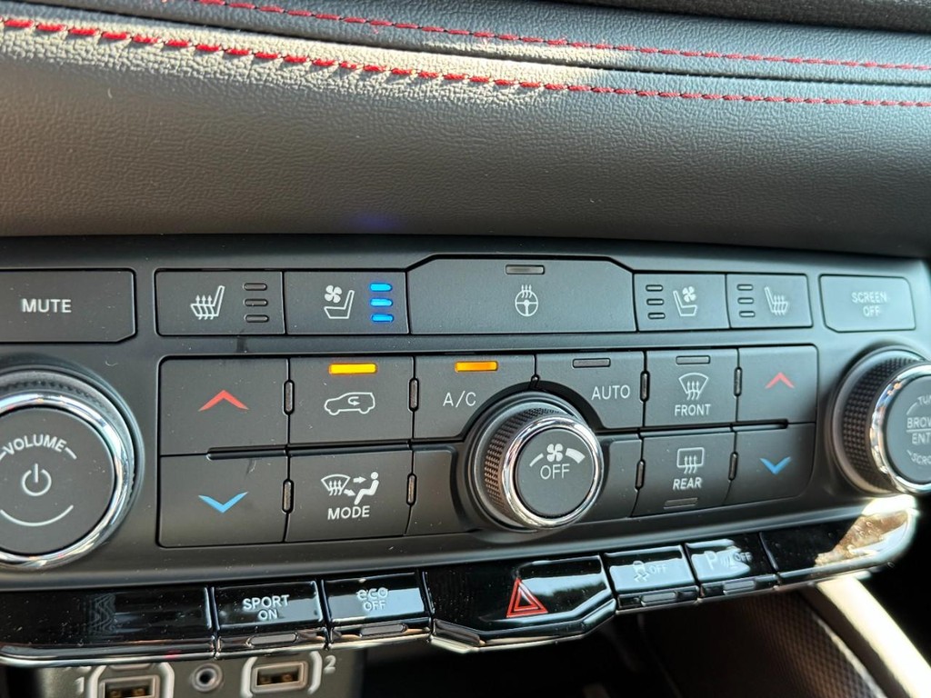 Dodge Durango Vehicle Full-screen Gallery Image 17