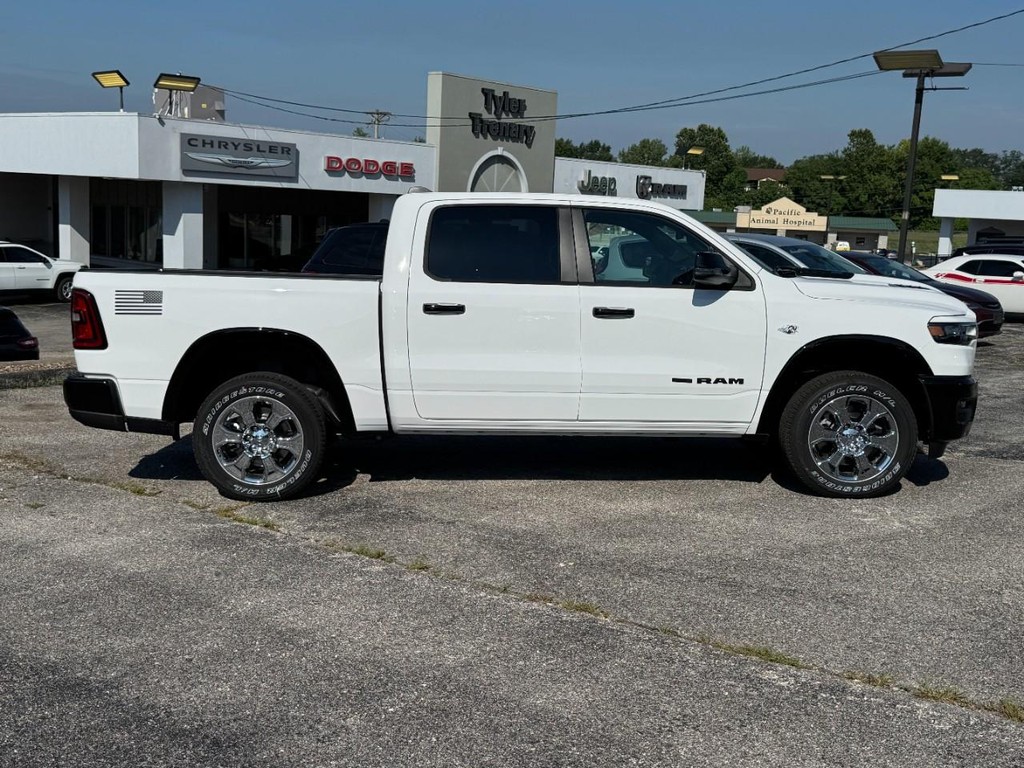 Ram 1500 Vehicle Full-screen Gallery Image 02