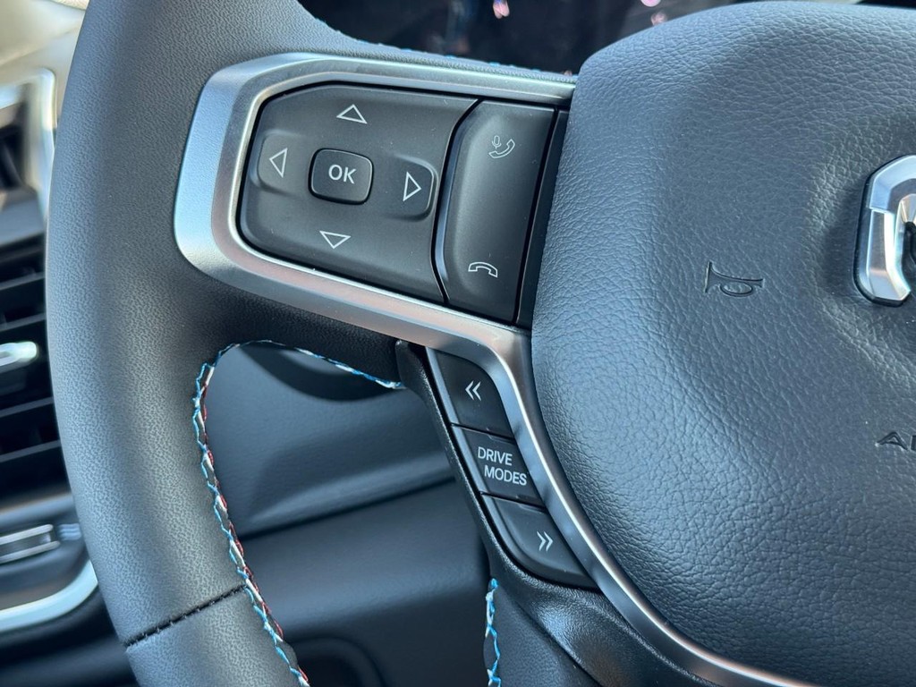 Ram 1500 Vehicle Full-screen Gallery Image 12