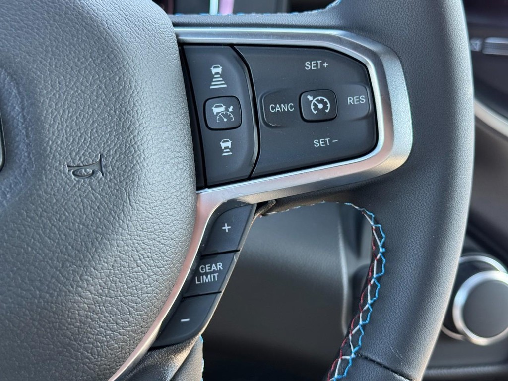 Ram 1500 Vehicle Full-screen Gallery Image 13
