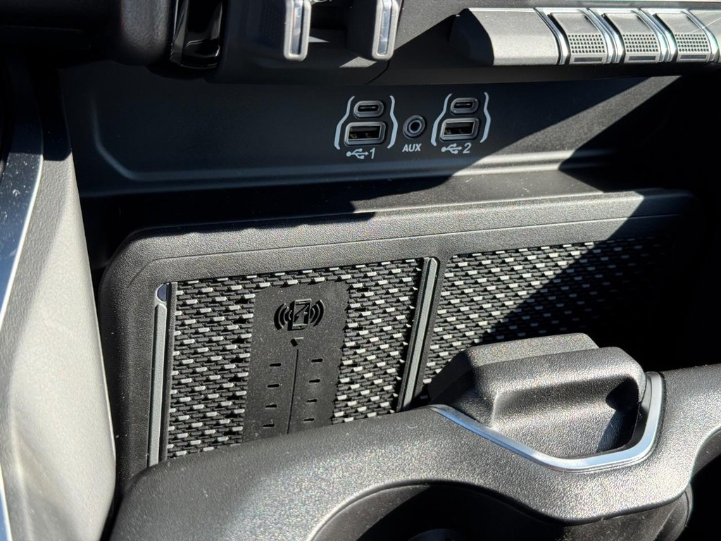Ram 1500 Vehicle Full-screen Gallery Image 14
