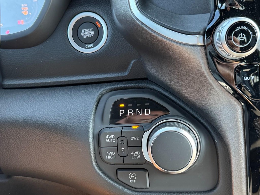 Ram 1500 Vehicle Full-screen Gallery Image 15