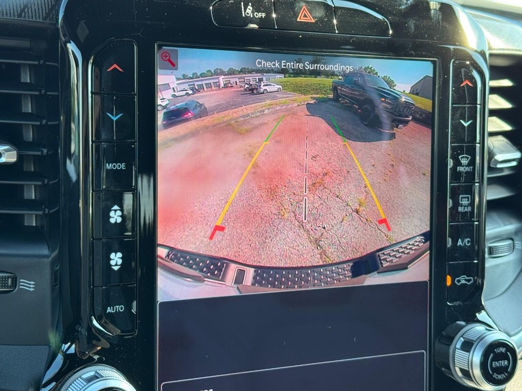 Ram 1500 Vehicle Full-screen Gallery Image 18