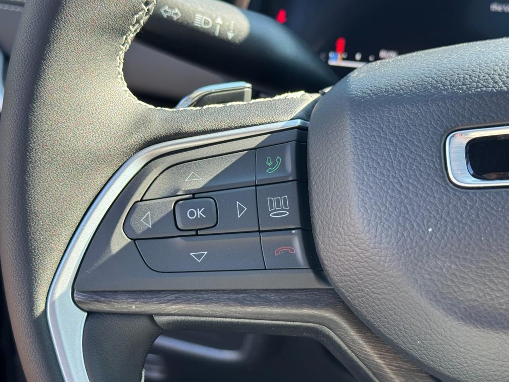 Jeep Grand Cherokee Vehicle Full-screen Gallery Image 13