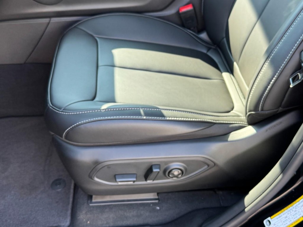 Jeep Grand Cherokee Vehicle Full-screen Gallery Image 20
