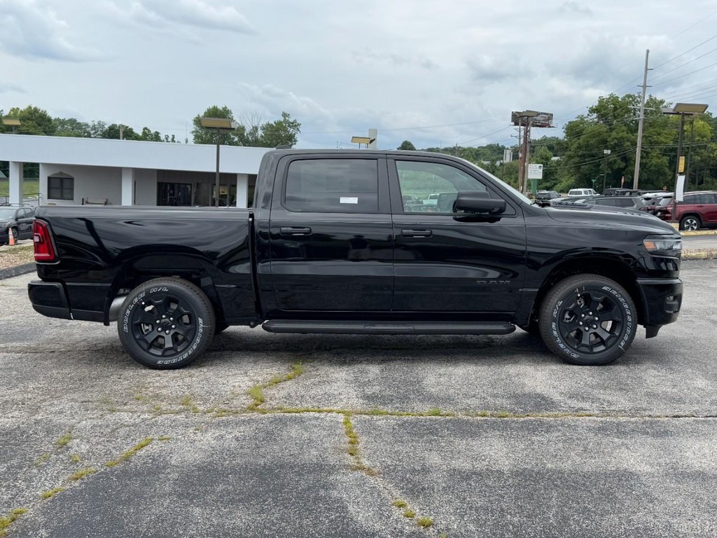 Ram 1500 Vehicle Full-screen Gallery Image 02