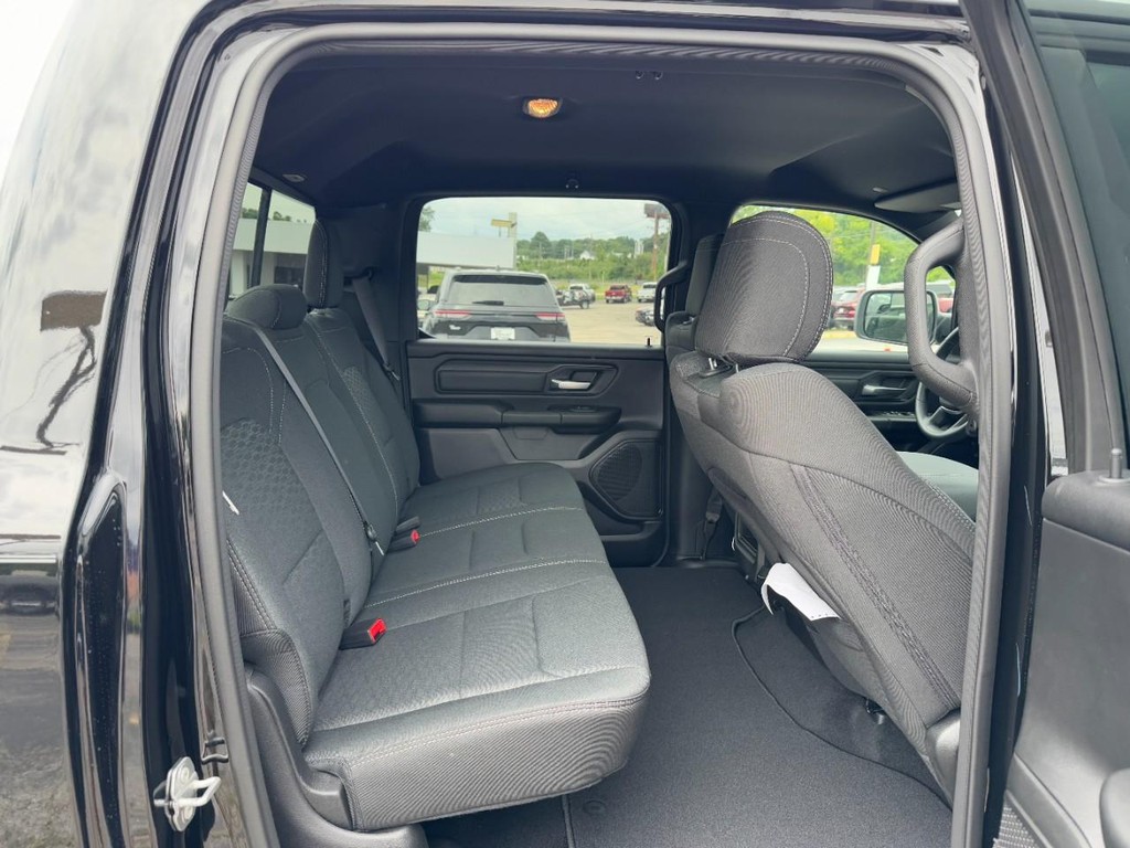 Ram 1500 Vehicle Full-screen Gallery Image 06