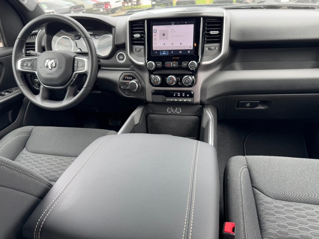 Ram 1500 Vehicle Full-screen Gallery Image 07
