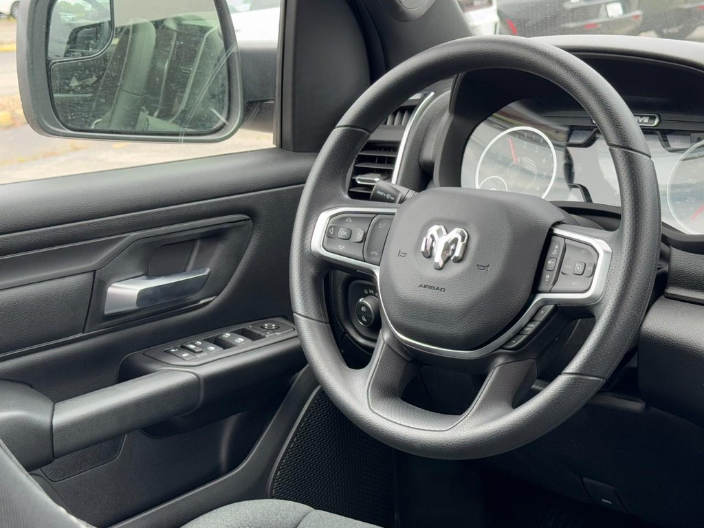 Ram 1500 Vehicle Full-screen Gallery Image 09