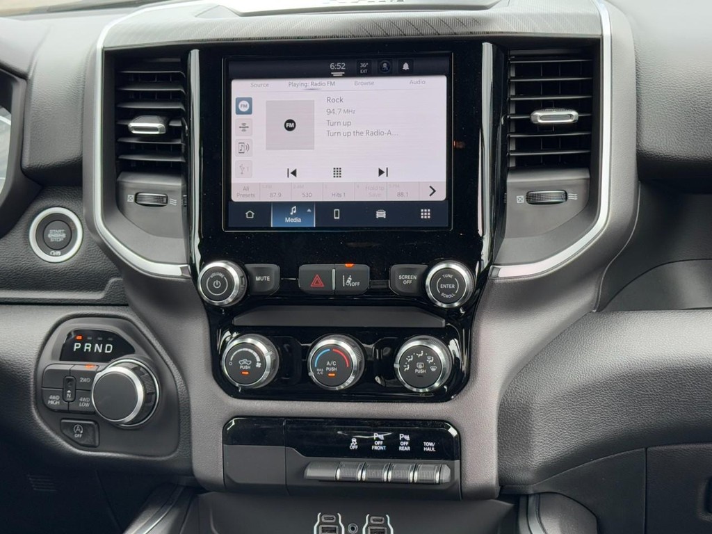 Ram 1500 Vehicle Full-screen Gallery Image 10