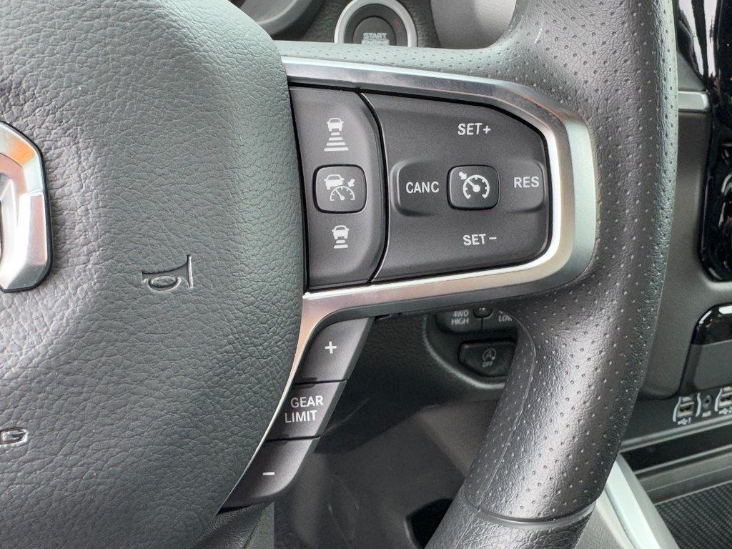 Ram 1500 Vehicle Full-screen Gallery Image 13