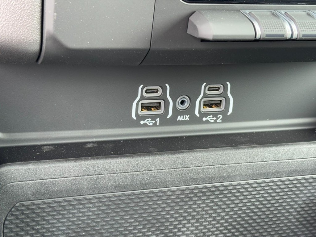 Ram 1500 Vehicle Full-screen Gallery Image 15