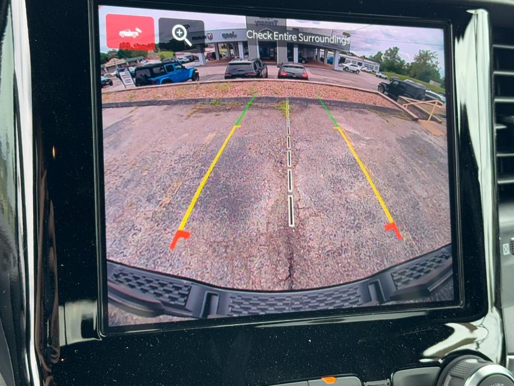 Ram 1500 Vehicle Full-screen Gallery Image 16