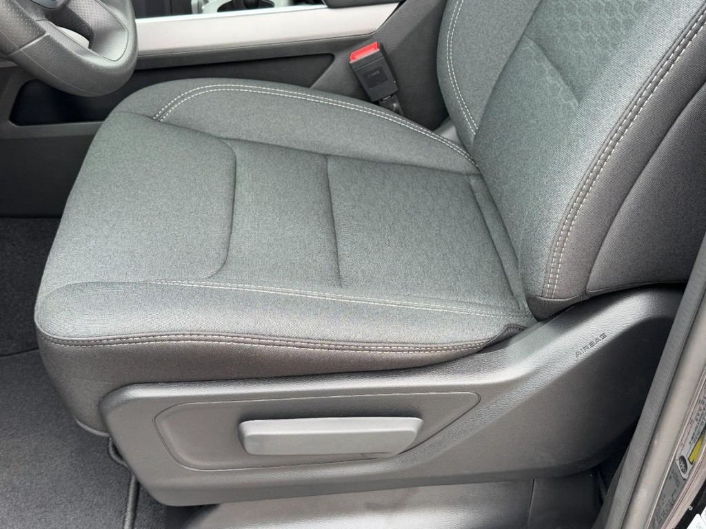 Ram 1500 Vehicle Full-screen Gallery Image 17