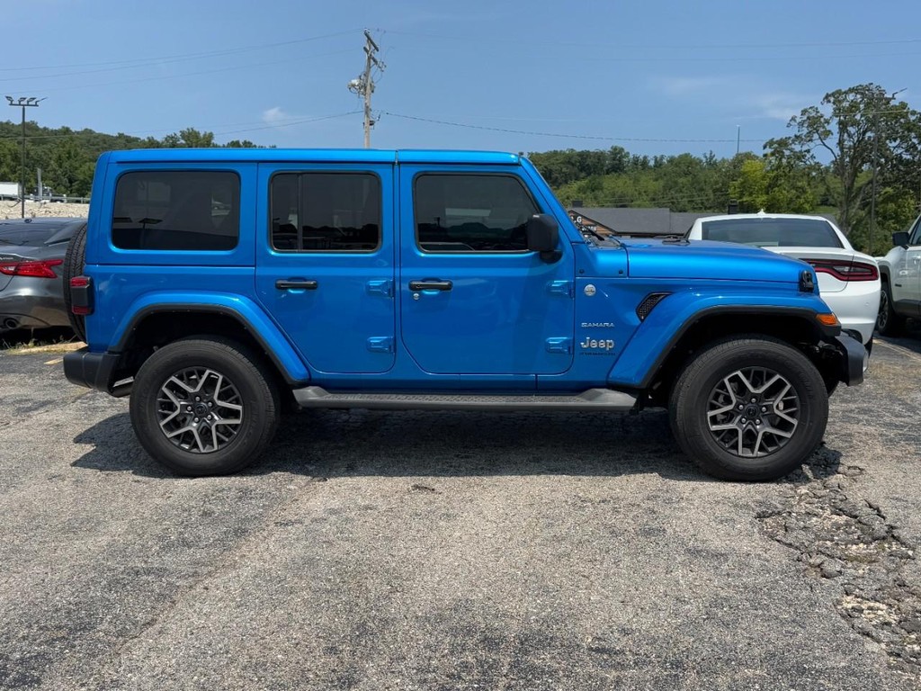 Jeep Wrangler Vehicle Full-screen Gallery Image 02