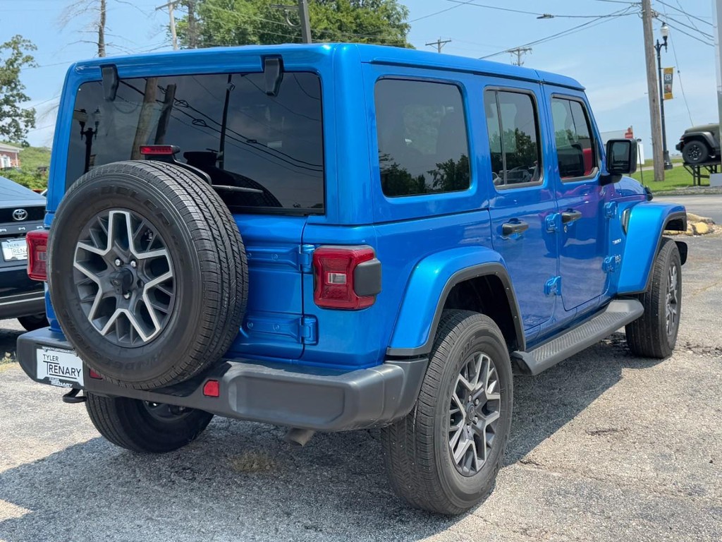 Jeep Wrangler Vehicle Full-screen Gallery Image 04